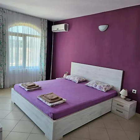 Oasis Lila Apartment Lozenets